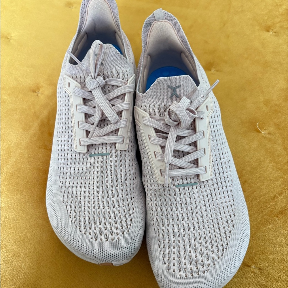 Women's Athletic Shoes in Light Gray